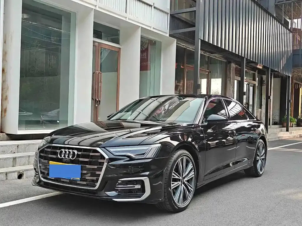 Audi A6L — фото 1