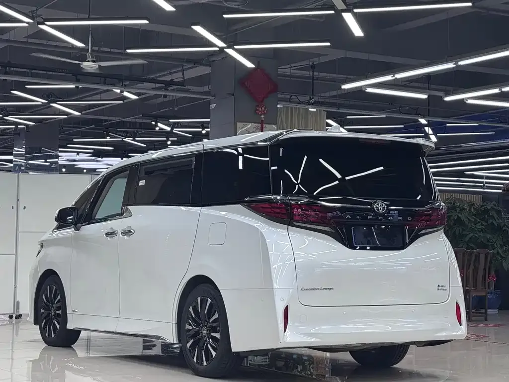 Toyota Alphard — фото 7