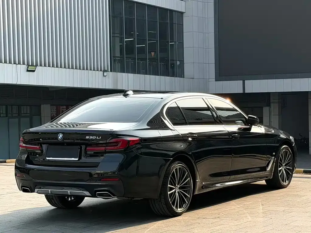 BMW 5 Series — фото 6