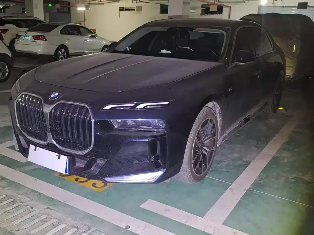 BMW 7 Series — фото 1