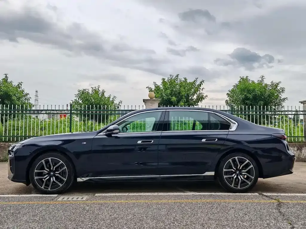 BMW 7 Series — фото 4
