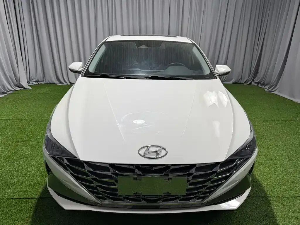 Hyundai Elantra — фото 3