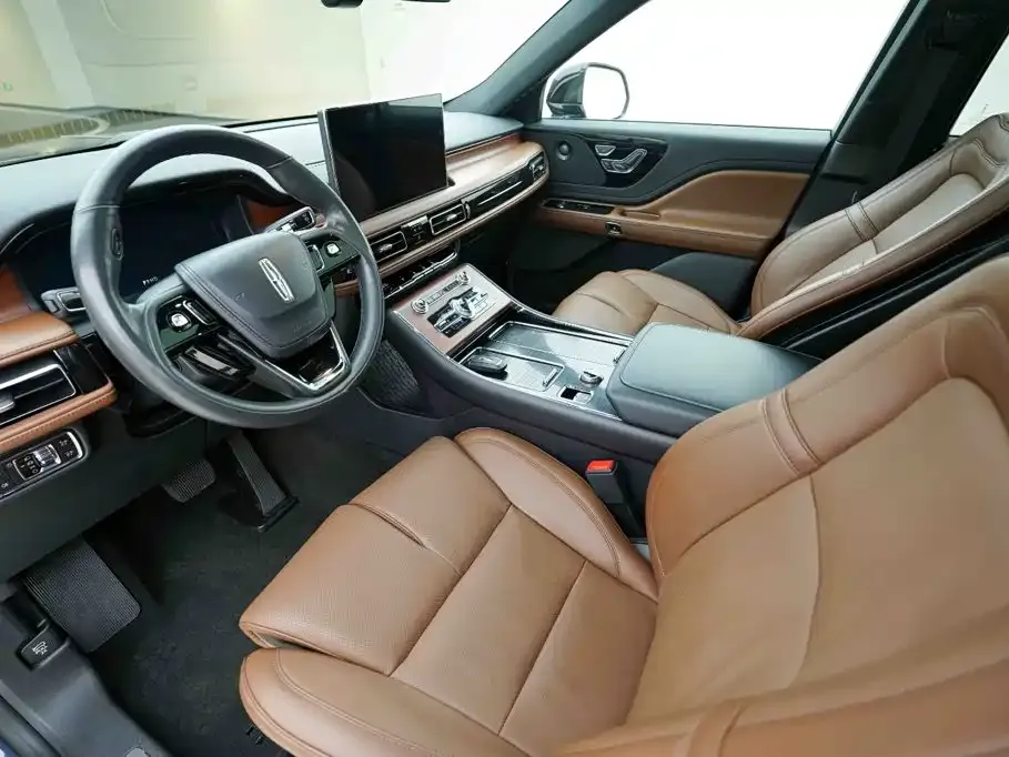 Lincoln Aviator — фото 10