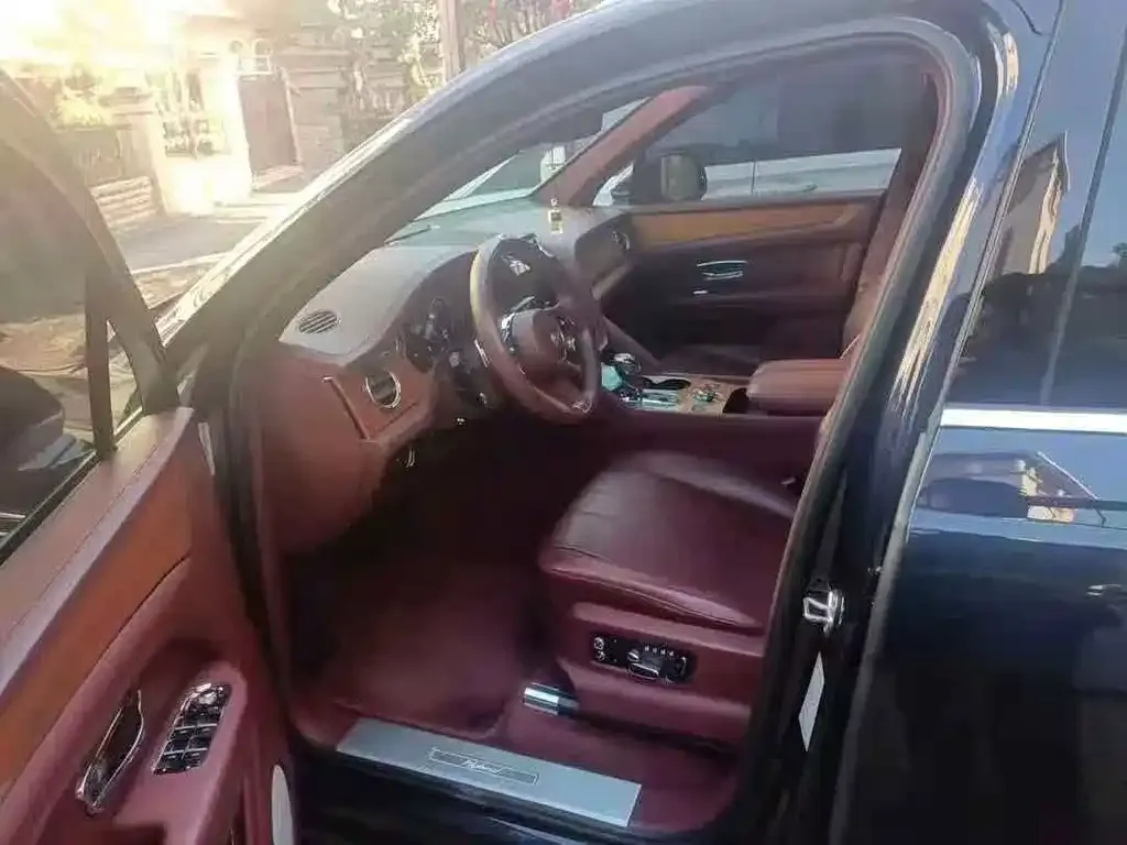 Bentley Bentayga PHEV — фото 10