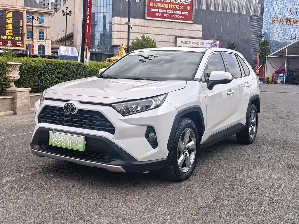 Toyota RAV4 — фото 1