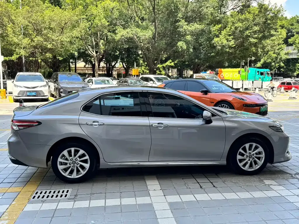 Toyota Camry — фото 9