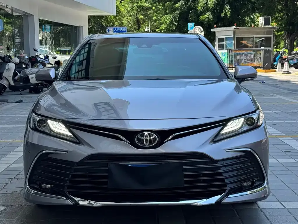 Toyota Camry — фото 8