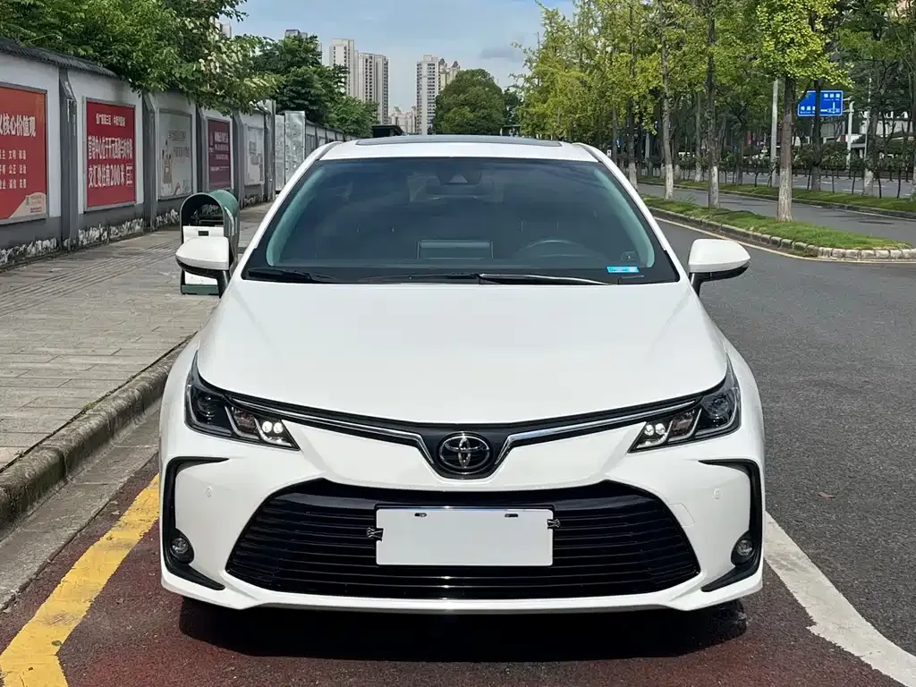 Toyota Corolla — фото 1