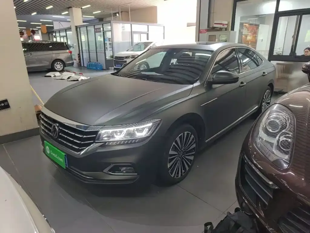 Volkswagen Passat — фото 1