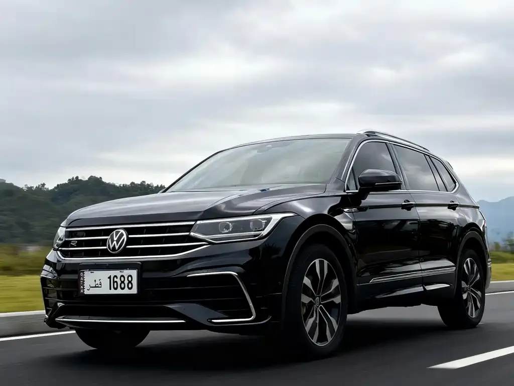 Volkswagen Tiguan L — фото 1