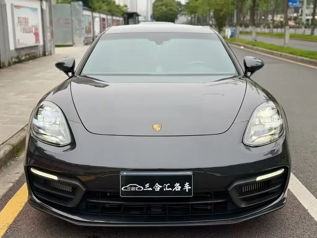 Porsche Panamera — фото 1