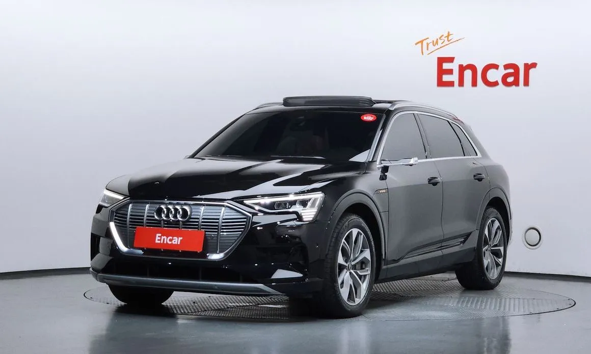 Audi e-tron — фото 1