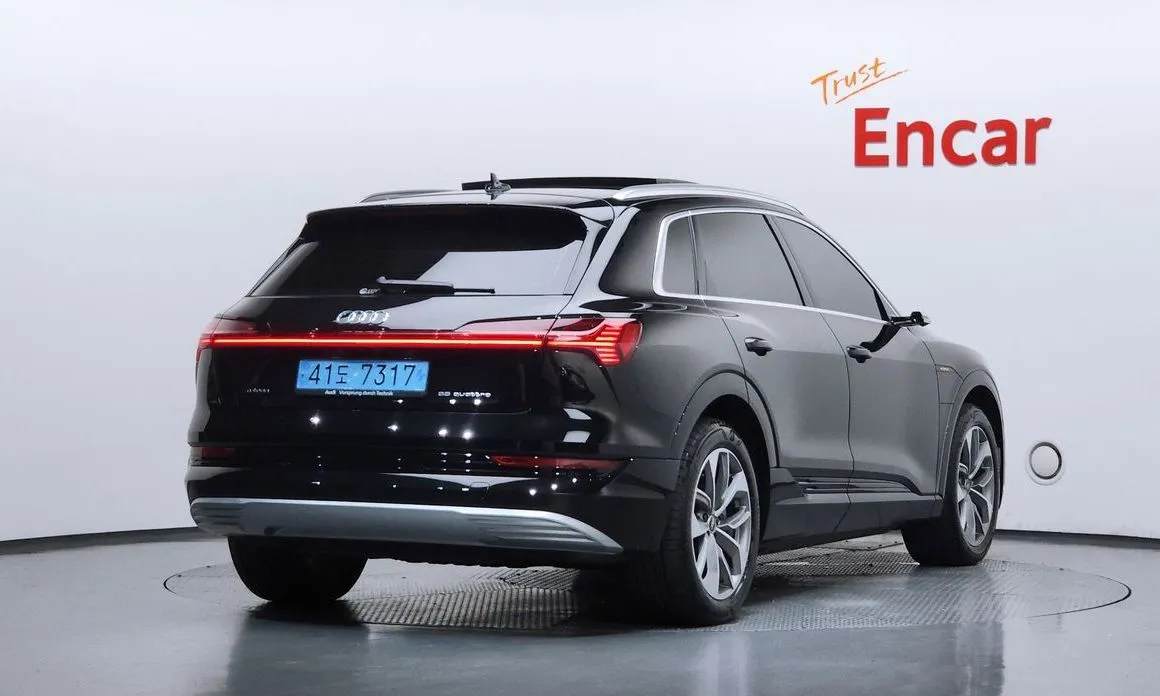 Audi e-tron — фото 3
