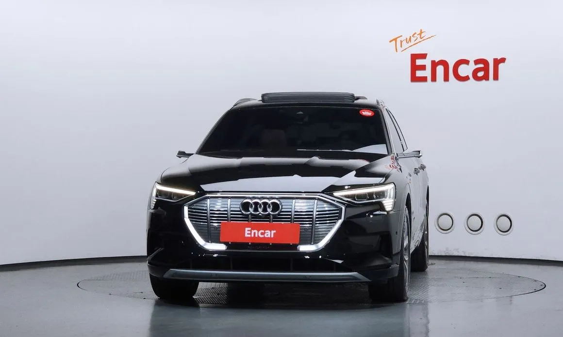 Audi e-tron — фото 2
