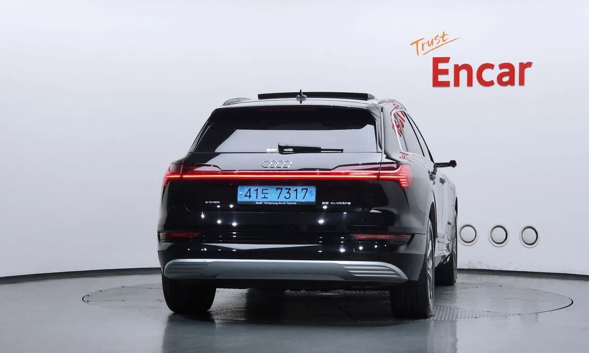 Audi e-tron — фото 4