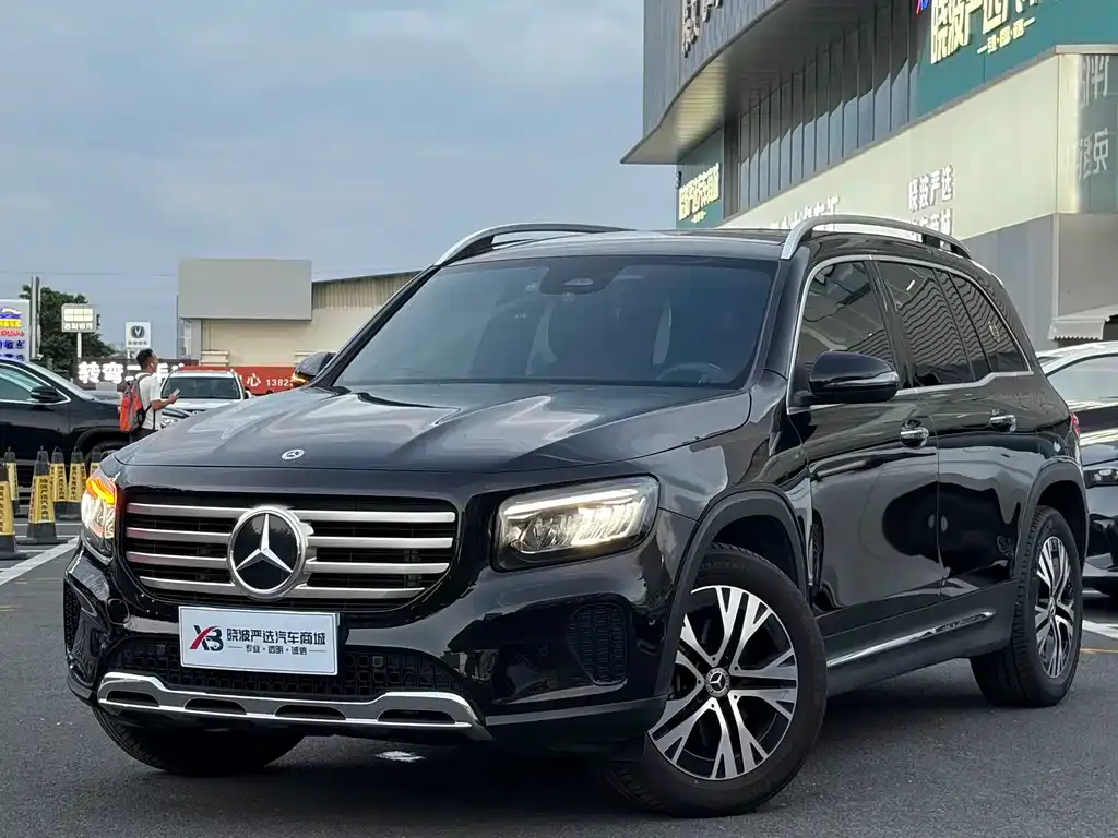 Mercedes-Benz GLB — фото 1