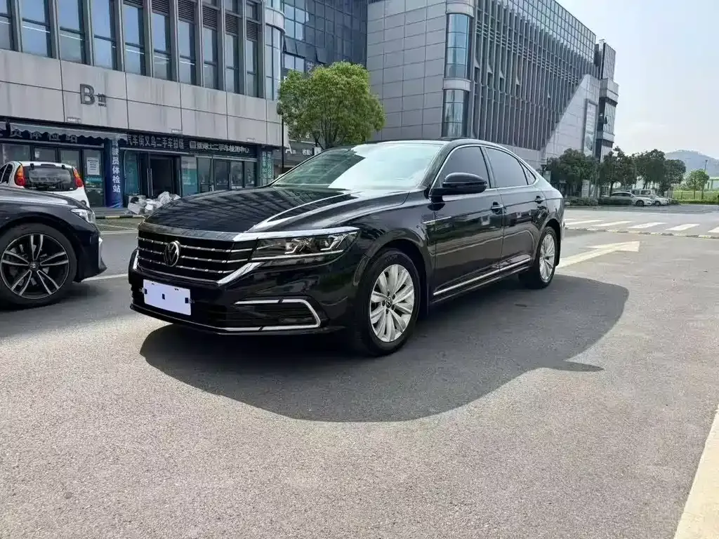 Volkswagen Passat — фото 1