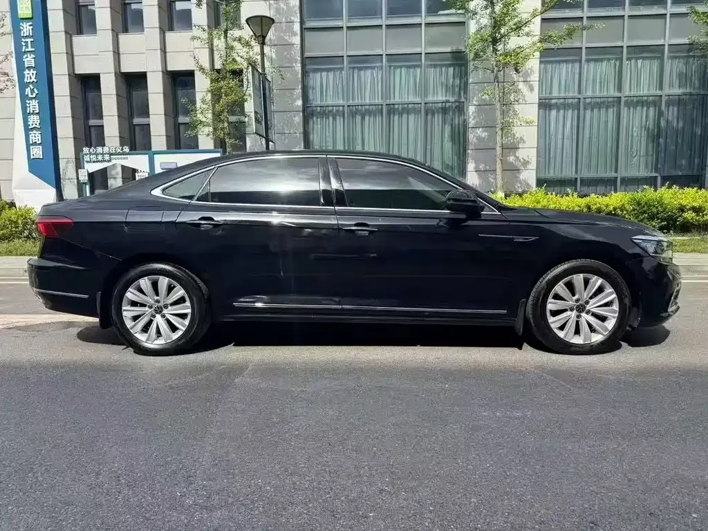 Volkswagen Passat — фото 8