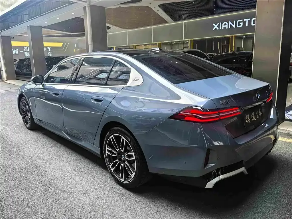 BMW 5 Series — фото 10