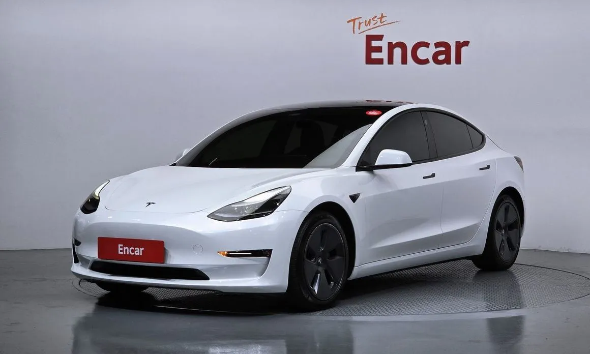 Tesla Model 3 — фото 1