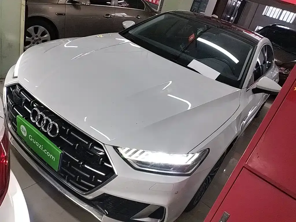 Audi A7L — фото 1