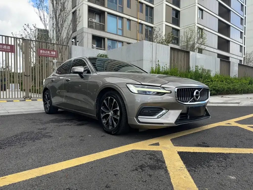 Volvo S60 — фото 4