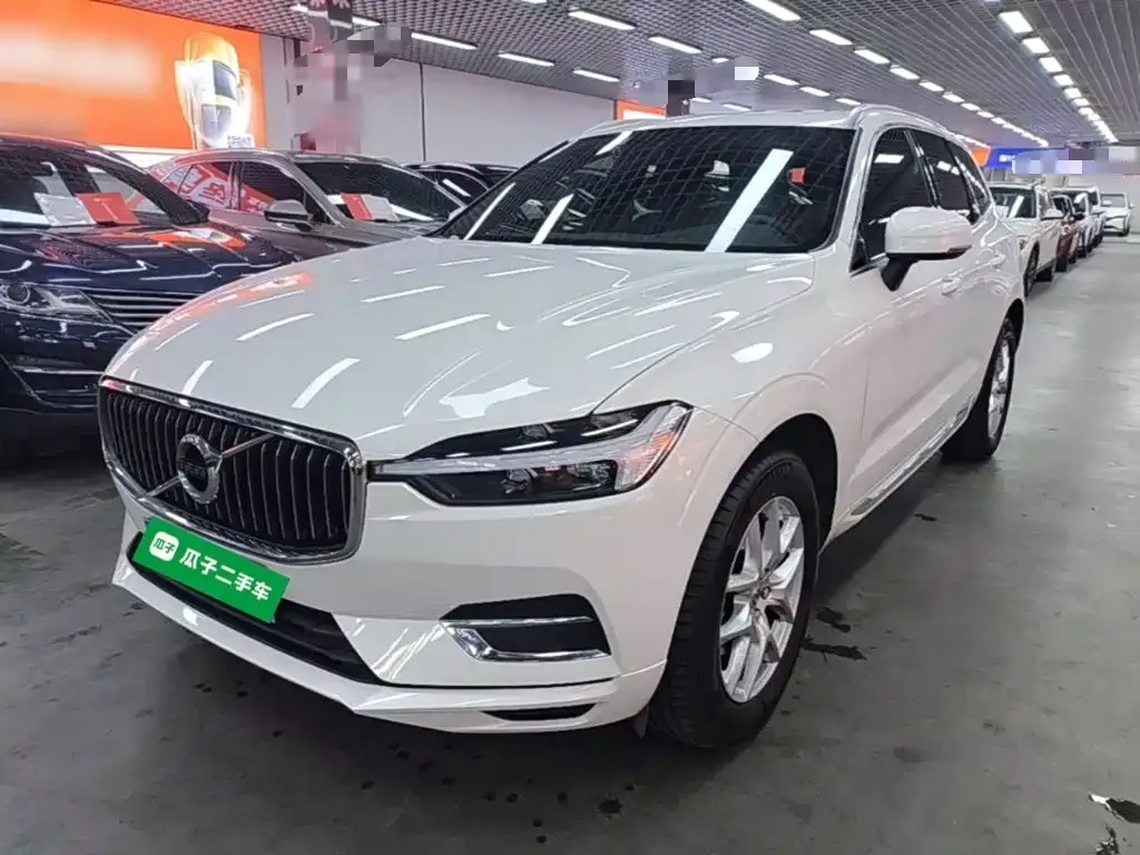 Volvo XC60 — фото 1