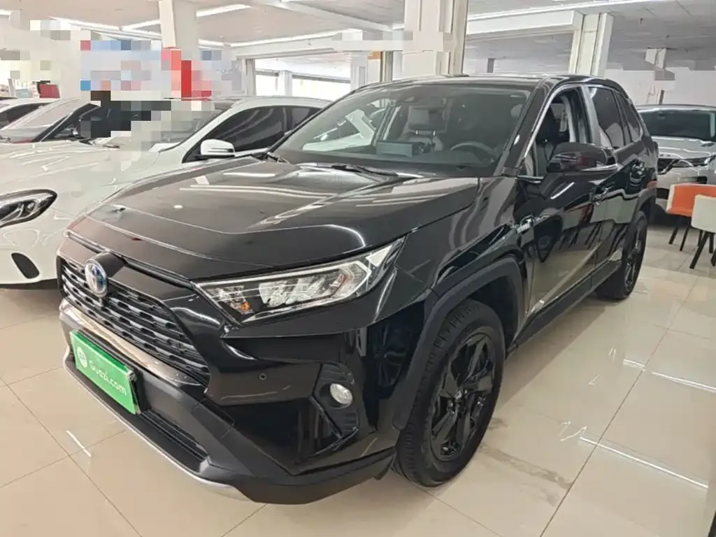 Toyota RAV4 — фото 1