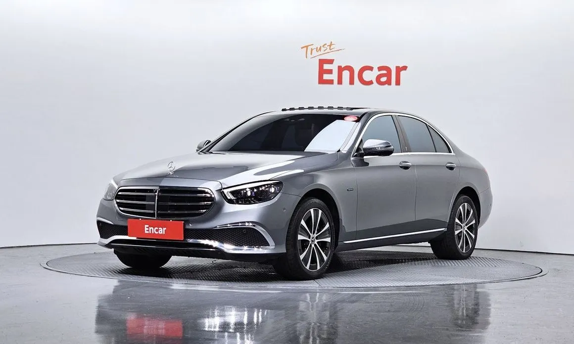 Mercedes-Benz E-Class — фото 1