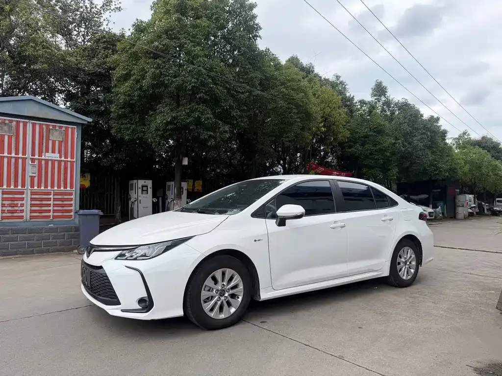 Toyota Corolla — фото 1