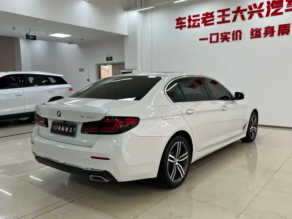 BMW 5 Series — фото 2