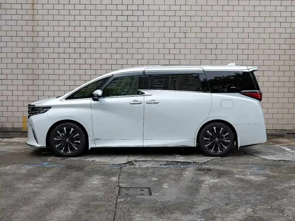 Toyota Alphard — фото 3