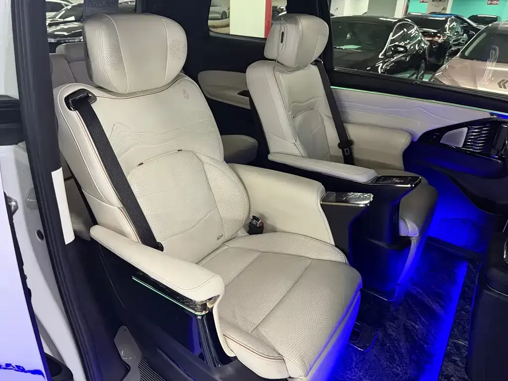 GAC Motor Trumpchi M8 — фото 10