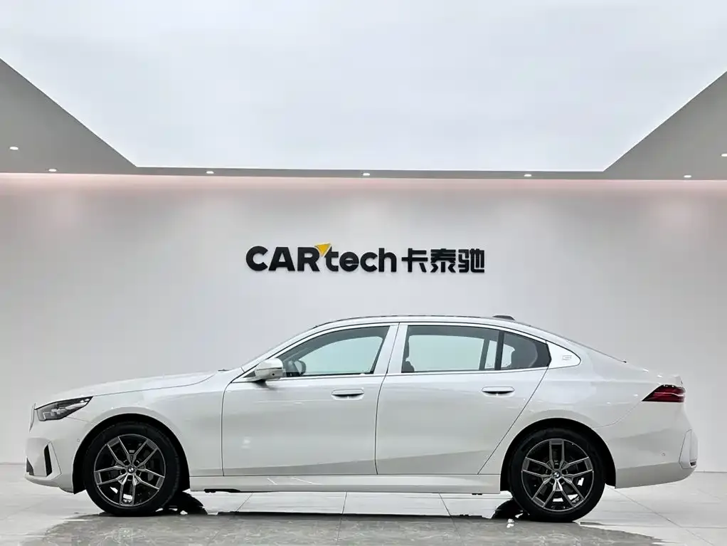 BMW 5 Series — фото 2