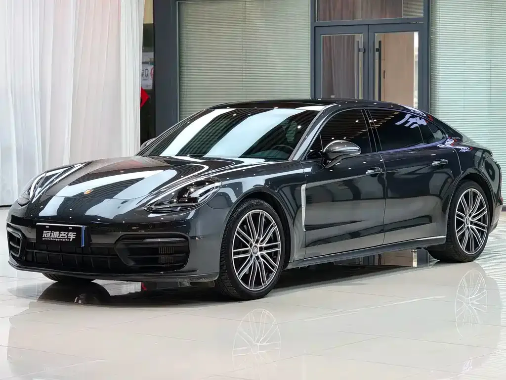 Porsche Panamera — фото 1
