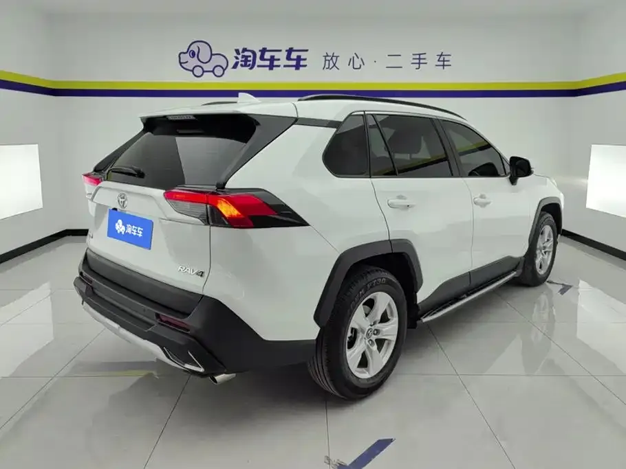 Toyota RAV4 — фото 5