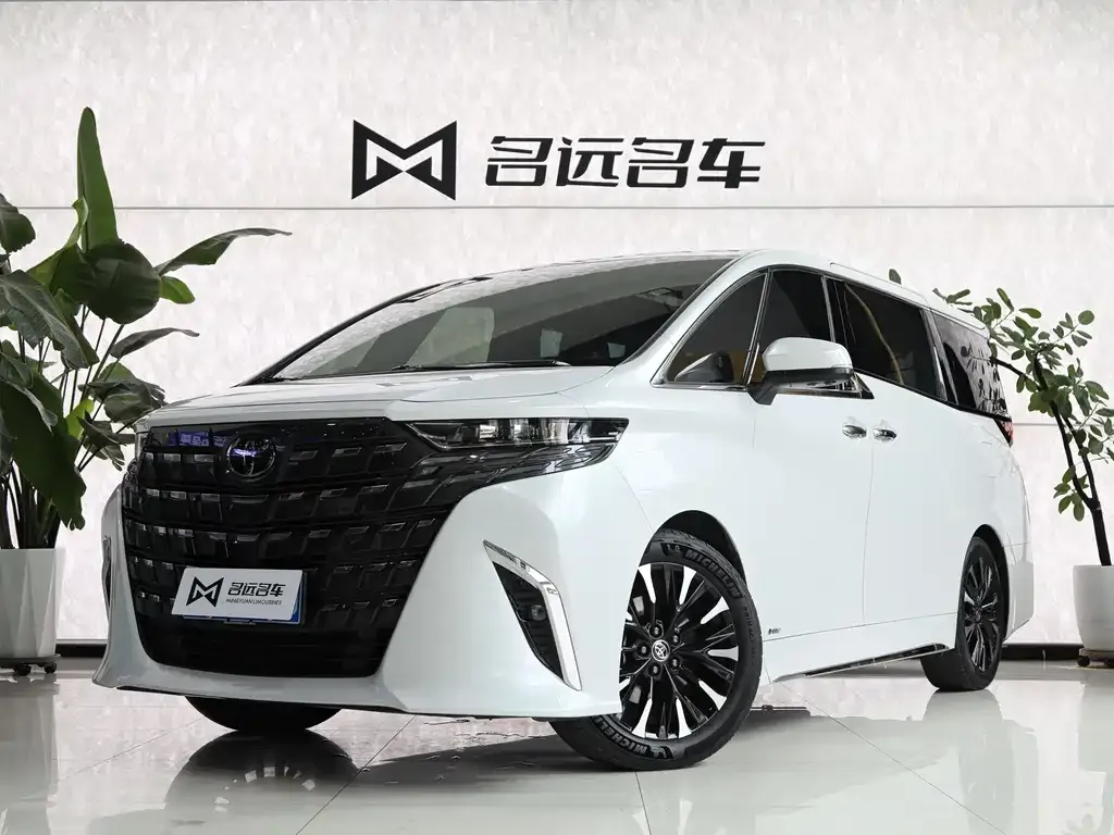 Toyota Alphard — фото 1