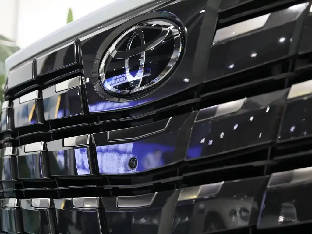 Toyota Alphard — фото 6