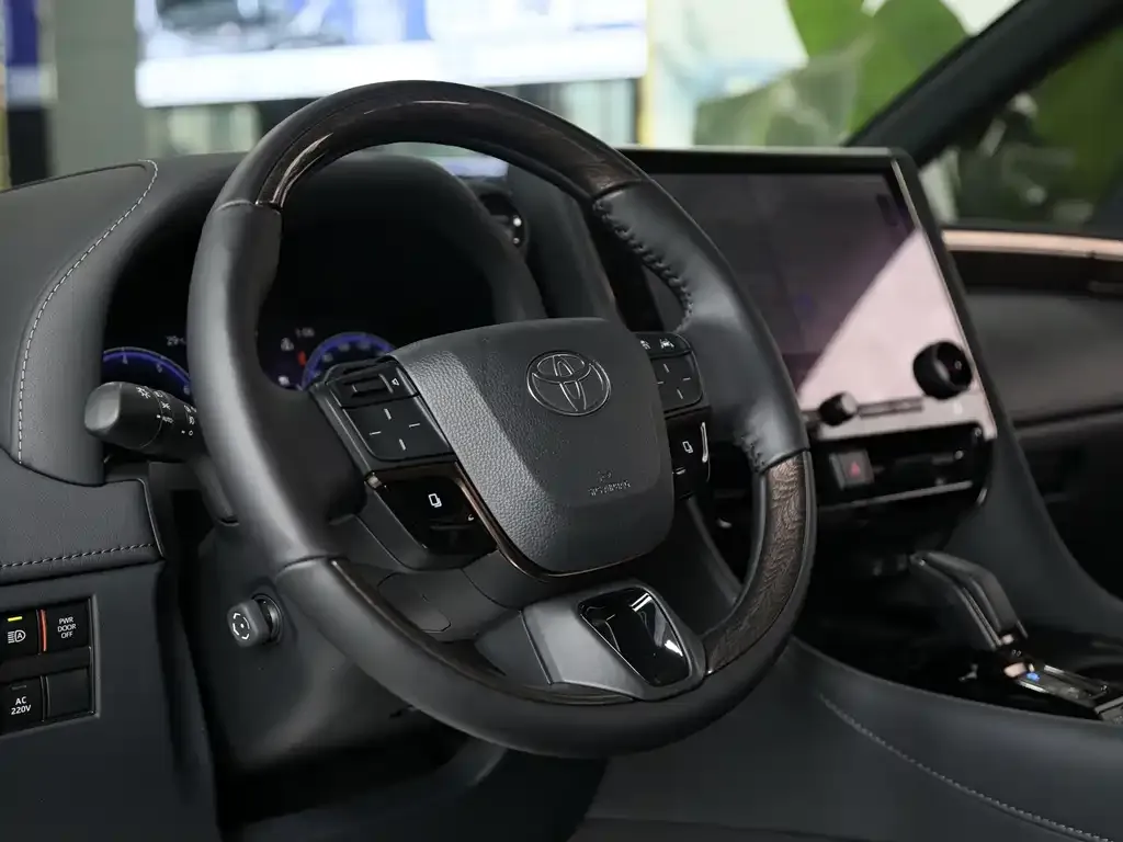 Toyota Alphard — фото 4