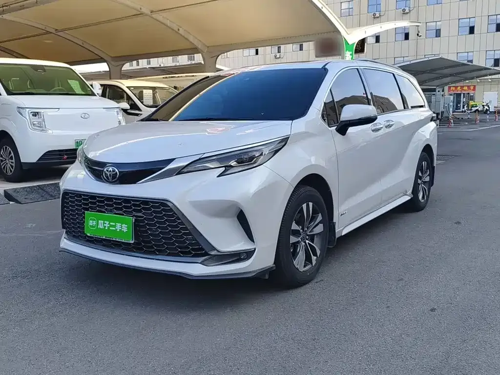 Toyota Granvia — фото 1