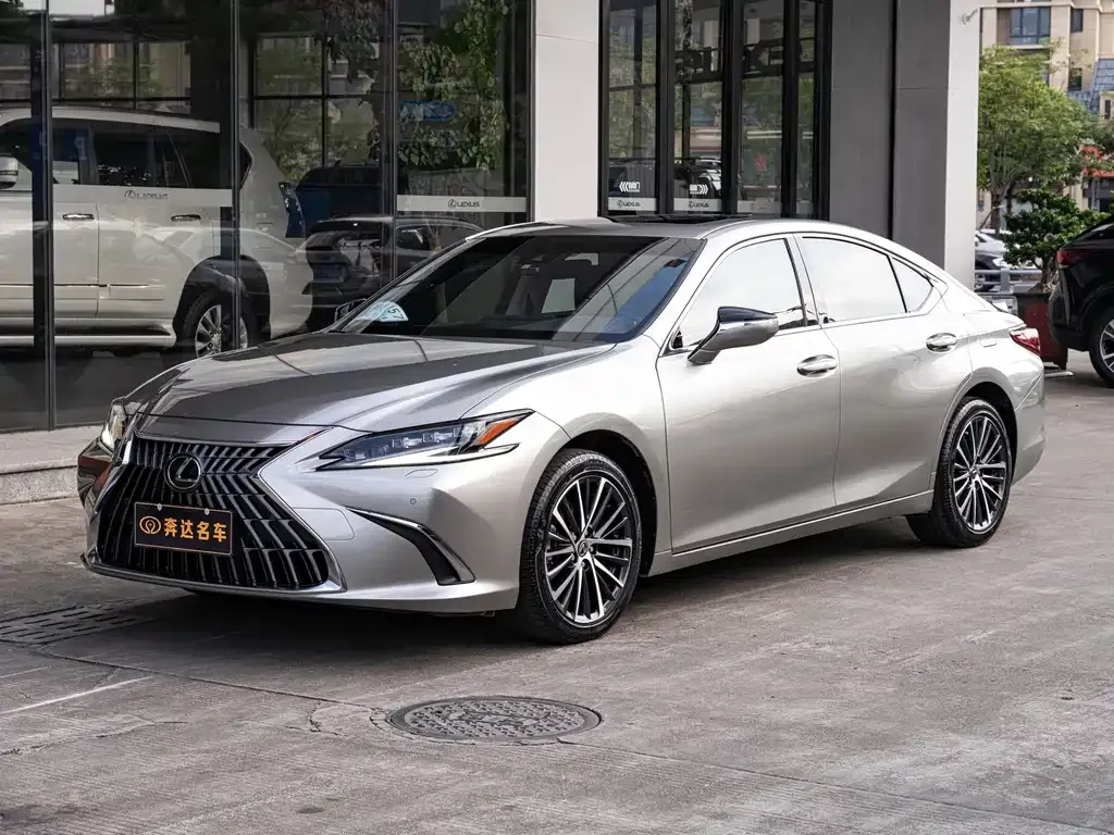 Lexus ES — фото 1