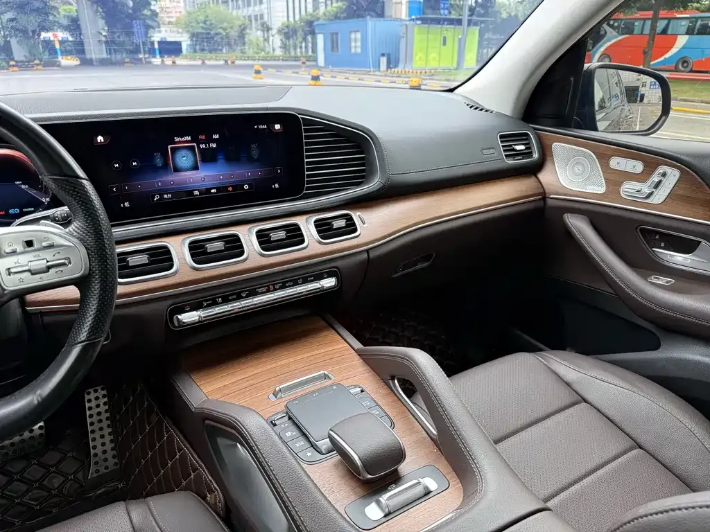 Mercedes-Benz GLS — фото 9