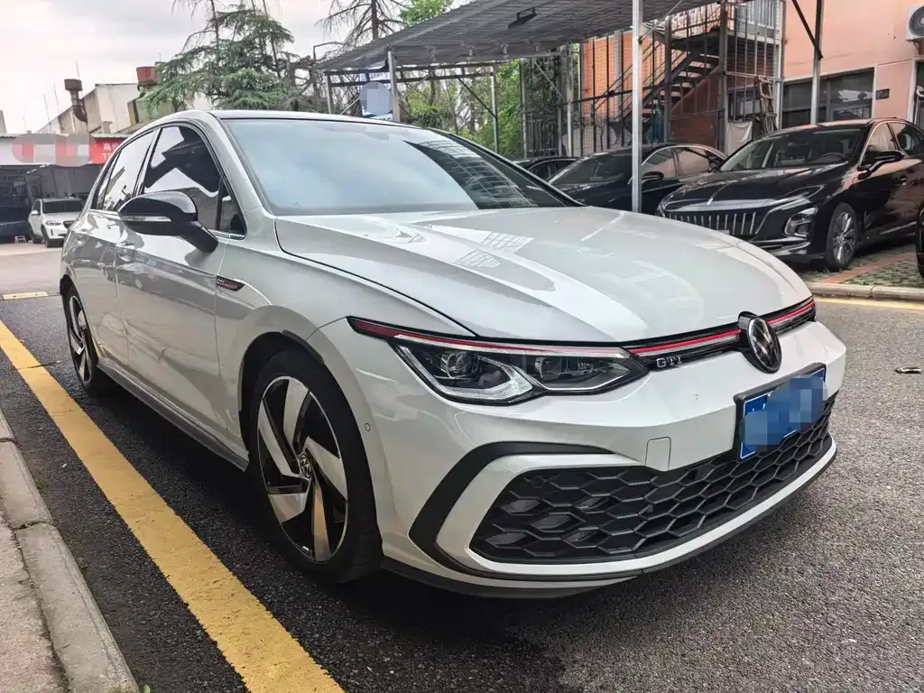 Volkswagen Golf GTI — фото 1