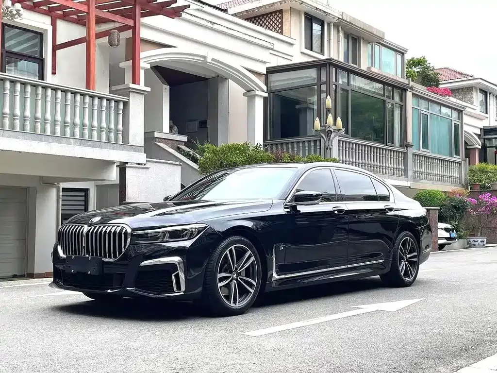BMW 7 Series — фото 1