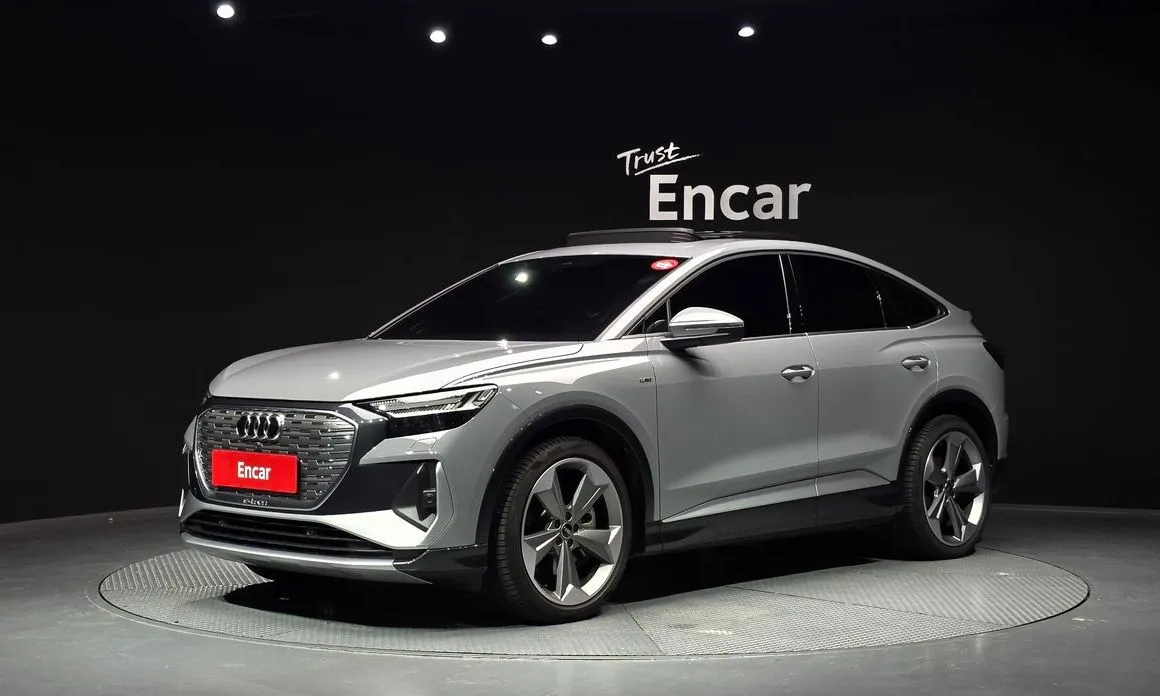 Audi Q4 e-tron — фото 1