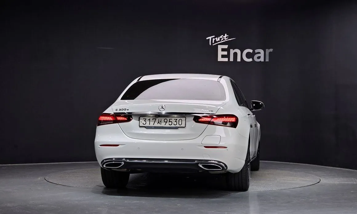 Mercedes-Benz E-Class — фото 2