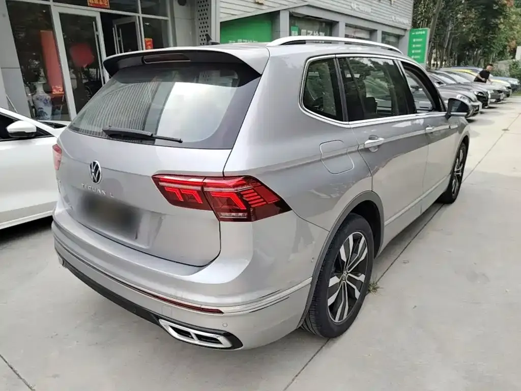 Volkswagen Tiguan L — фото 2