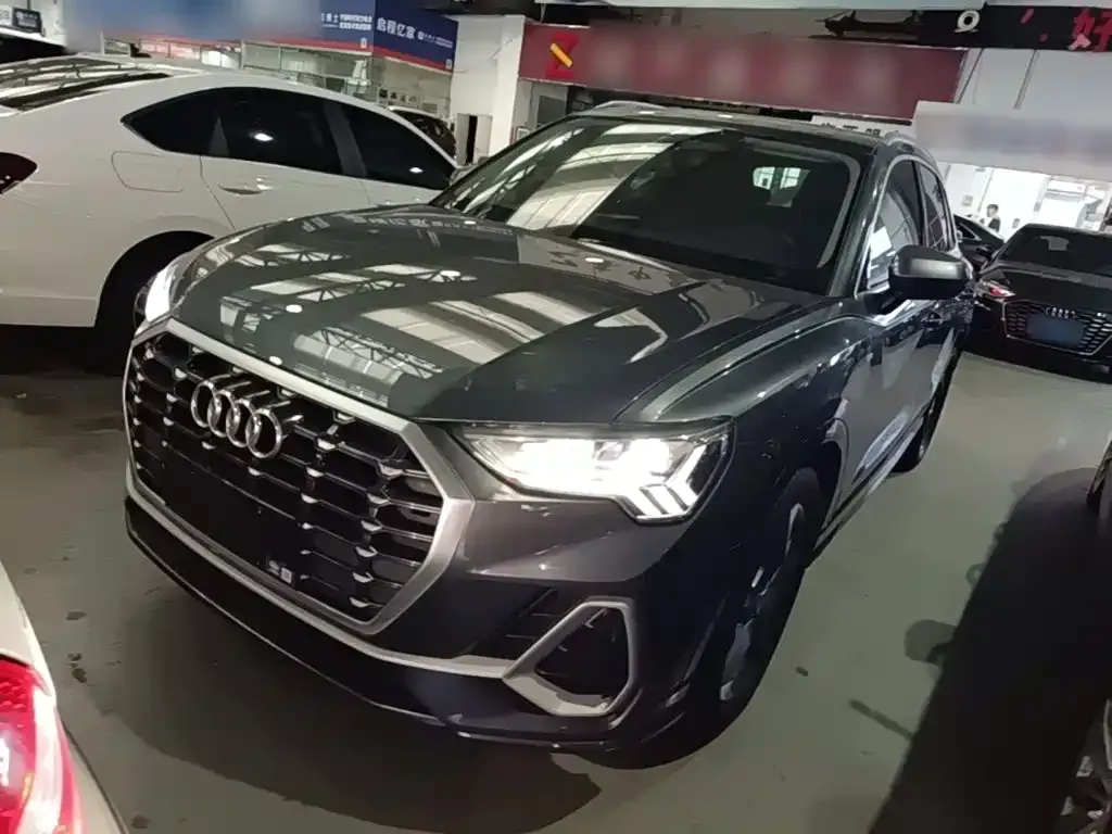 Audi Q3 — фото 1