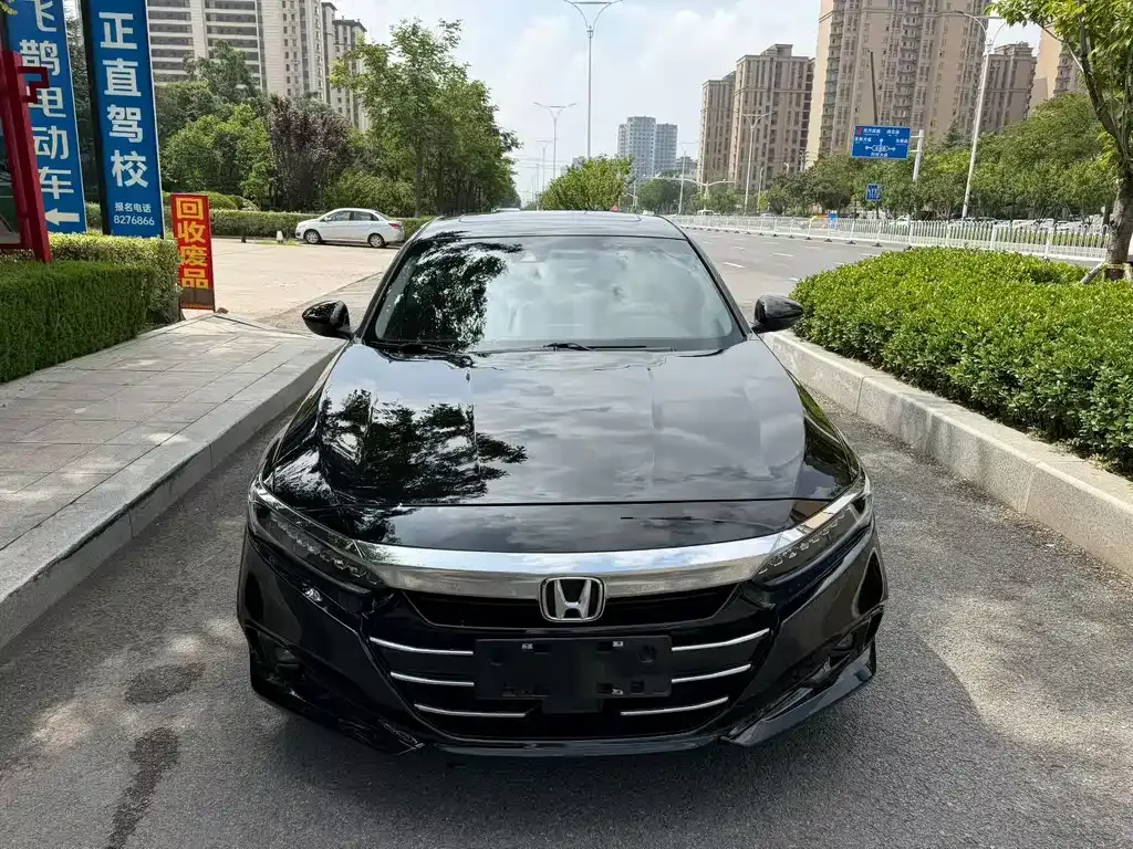 Honda Accord — фото 1