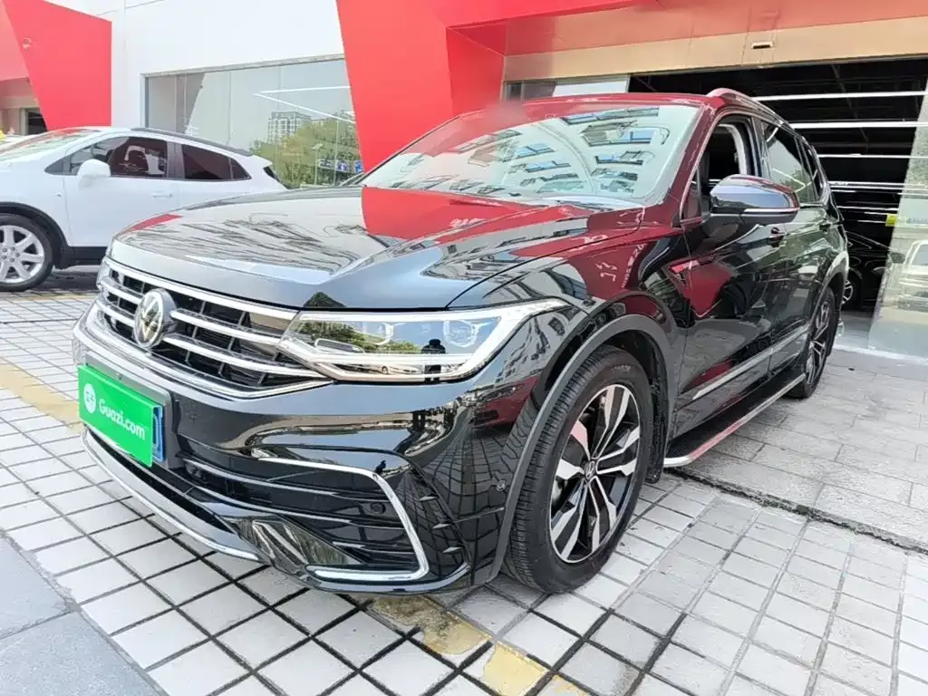 Volkswagen Tiguan L — фото 1